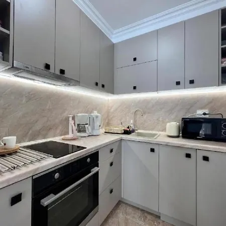 Admiral Apartment *
